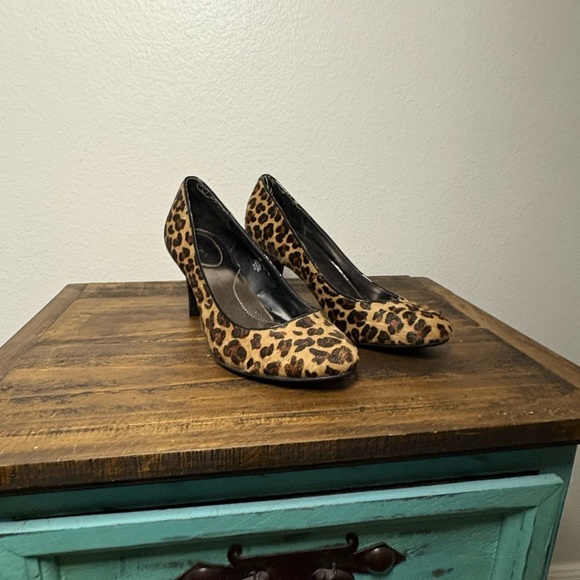 Merona Brown and Black Heels - Picture 1 of 3